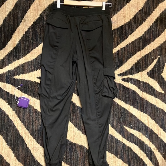 Lululemon Dance Studio Relaxed-Fit Mid-Rise Cargo Jogger - Picture 3 of 3